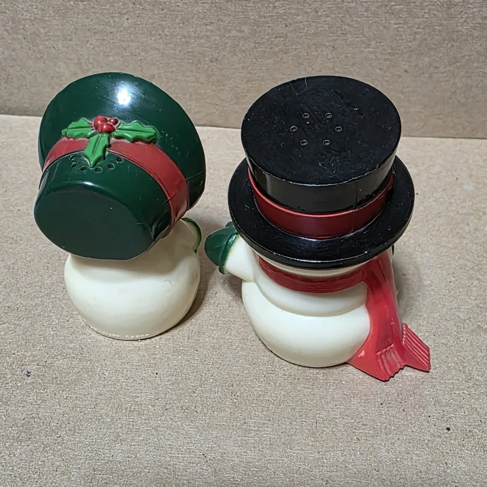 Hallmark Mr Mrs Snowman Salt Pepper Shaker Set #158